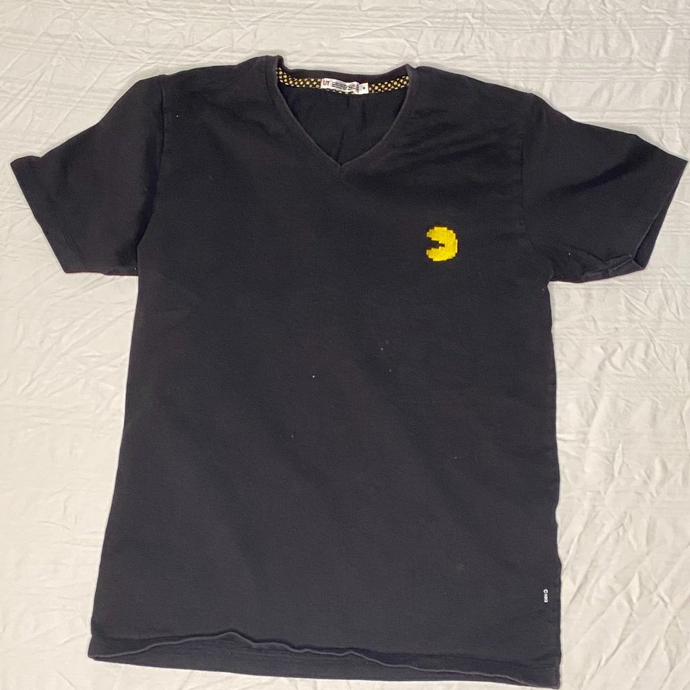 Pac Man Graphic Men's Black V-Neck T-shirt, Small